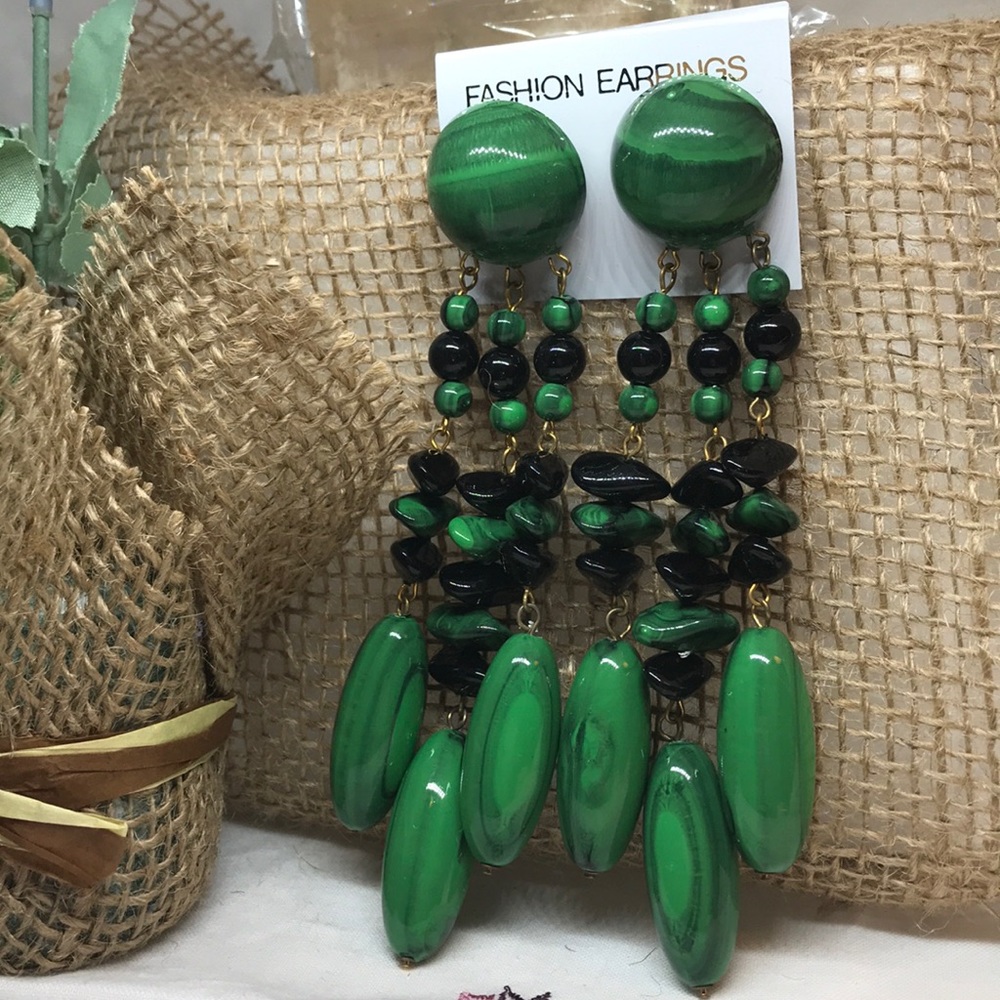 💚Very long green earrings